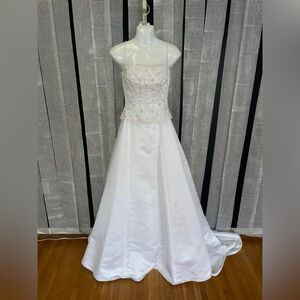 Size 2 white bridal wedding gown long train brand new never left the shop
